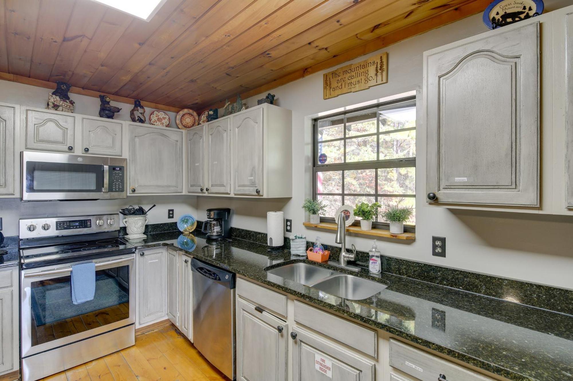 Above And Beyond Pigeon Forge Cabin With Prime Views! Екстериор снимка